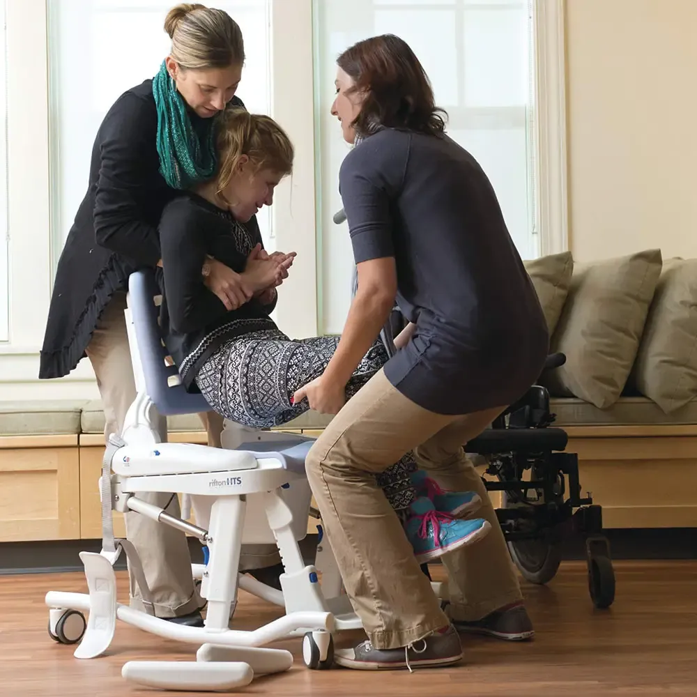 リフトンHTS 側方からの移乗.webp