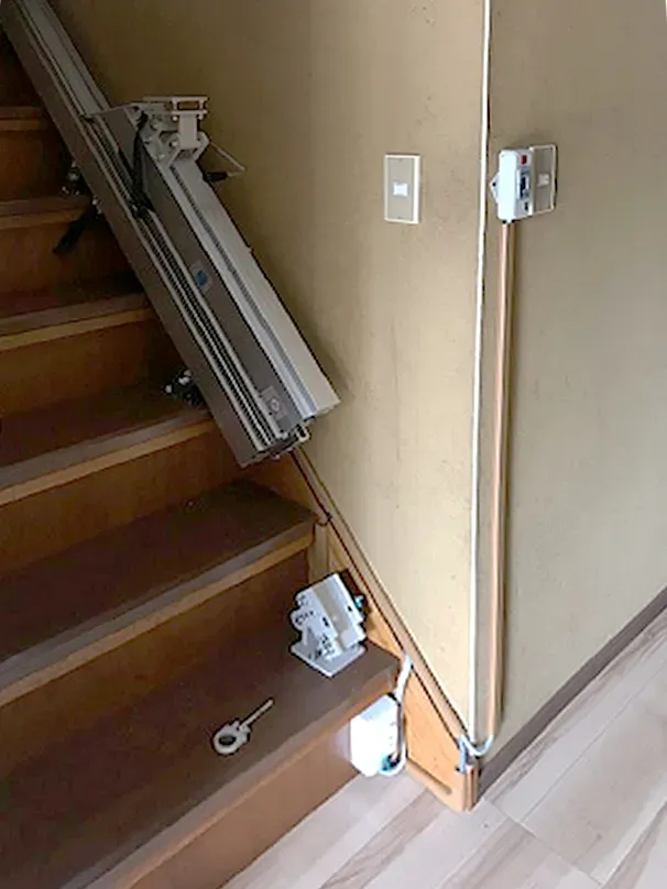 <p style="text-align: center;">折りたたみレール</p>