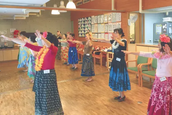 吉祥寺本町在宅介護支援センター フラダンス2.webp