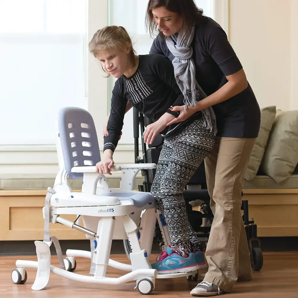 リフトンHTS 前方からの移乗.webp