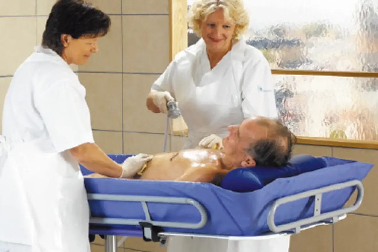 電動昇降式入浴システム シャワートロリー.webp