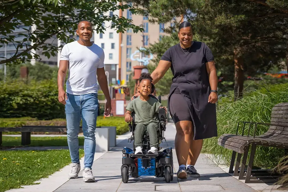 Q300Mミニキッズ 屋外での利用.webp