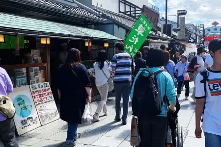 お参りがすんだら仲見世へ