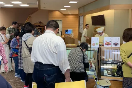 スタッフがお持ちします