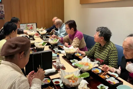 個室で気がねなくワイワイと食事