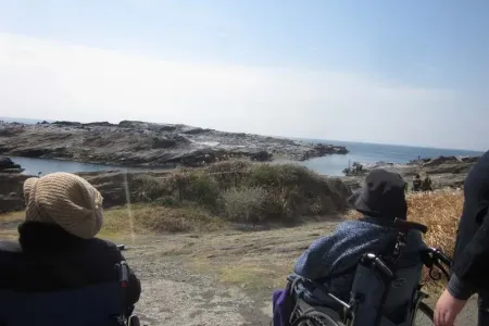 陽春の日差しのもと海岸線をお散歩しました