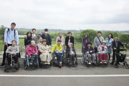 雨も上がりみんなで記念撮影