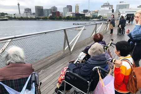 大さん橋から横浜の景色をのんびり見学