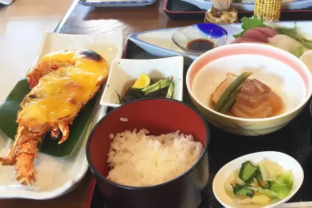 昼食は海の幸