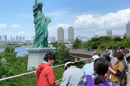 晴天のお台場海浜公園にて