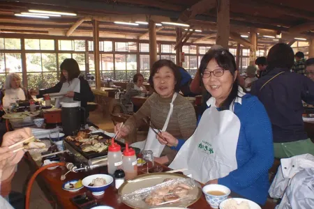 新鮮な鶏肉、採りたてのしいたけやしいたけごはんはとても美味しかった！