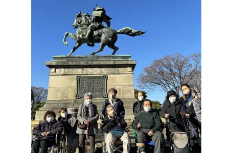 皇居外苑の楠木正成象